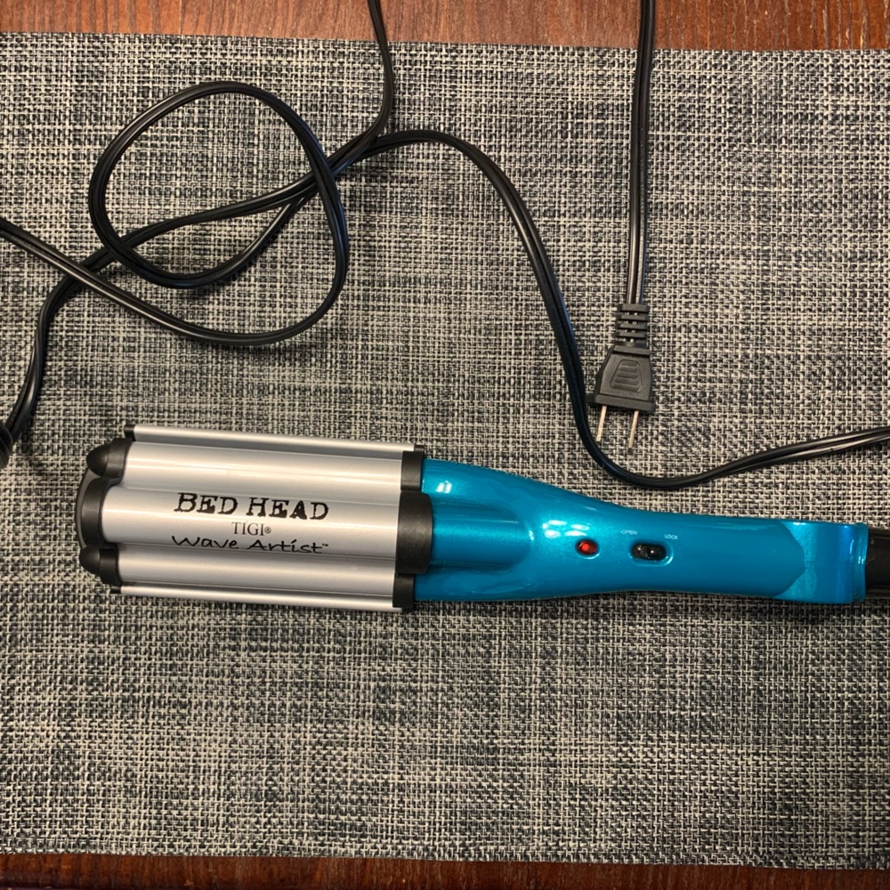 BedHead Wave Artist curling iron